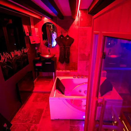 Loveroom Sauna, Balneo, Parking Prive Dans Le Centre De Apartment Honfleur