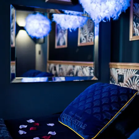 Loveroom Sauna, Balnéo, Parking Privé Dans Le Centre De Apartamento *