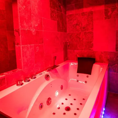 Loveroom Sauna, Balnéo, Parking Privé Dans Le Centre De Apartamento