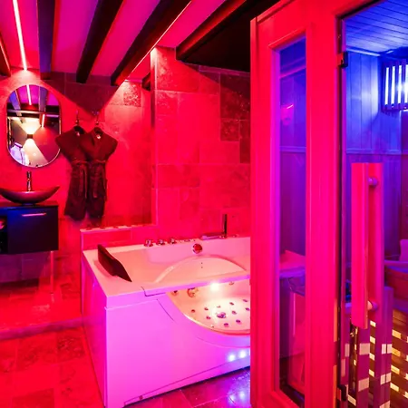 Loveroom Sauna, Balnéo, Parking Privé Dans Le Centre De Apartamento Honfleur