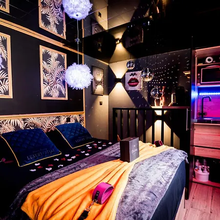 Loveroom Sauna, Balneo, Parking Prive Dans Le Centre De Apartment *