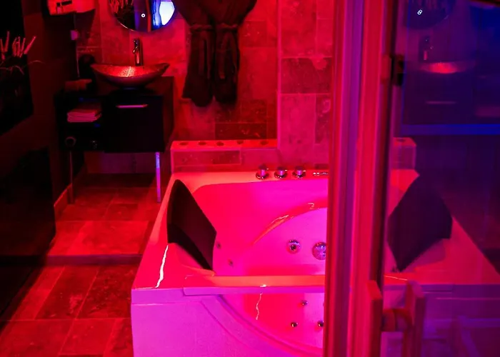Loveroom Sauna, Balneo, Parking Prive Dans Le Centre De Апартаменты