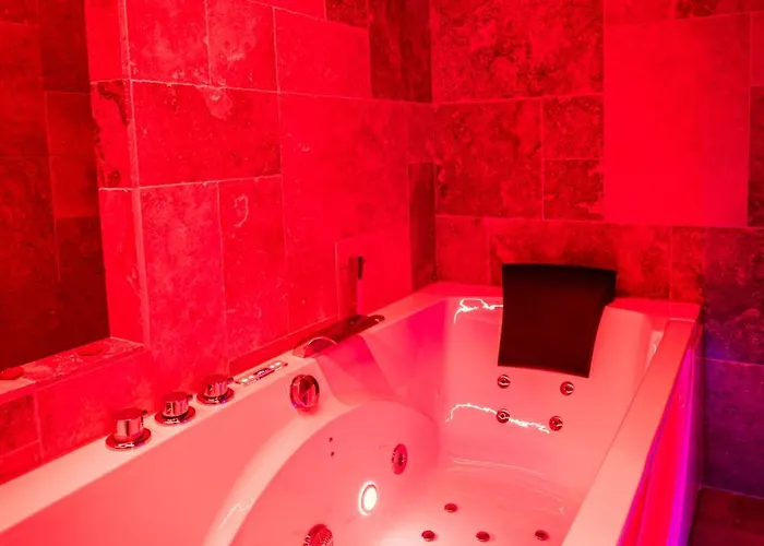 Loveroom Sauna, Balneo, Parking Prive Dans Le Centre De Апартаменты
