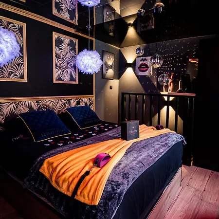 Loveroom Sauna, Balneo, Parking Prive Dans Le Centre De Apartment